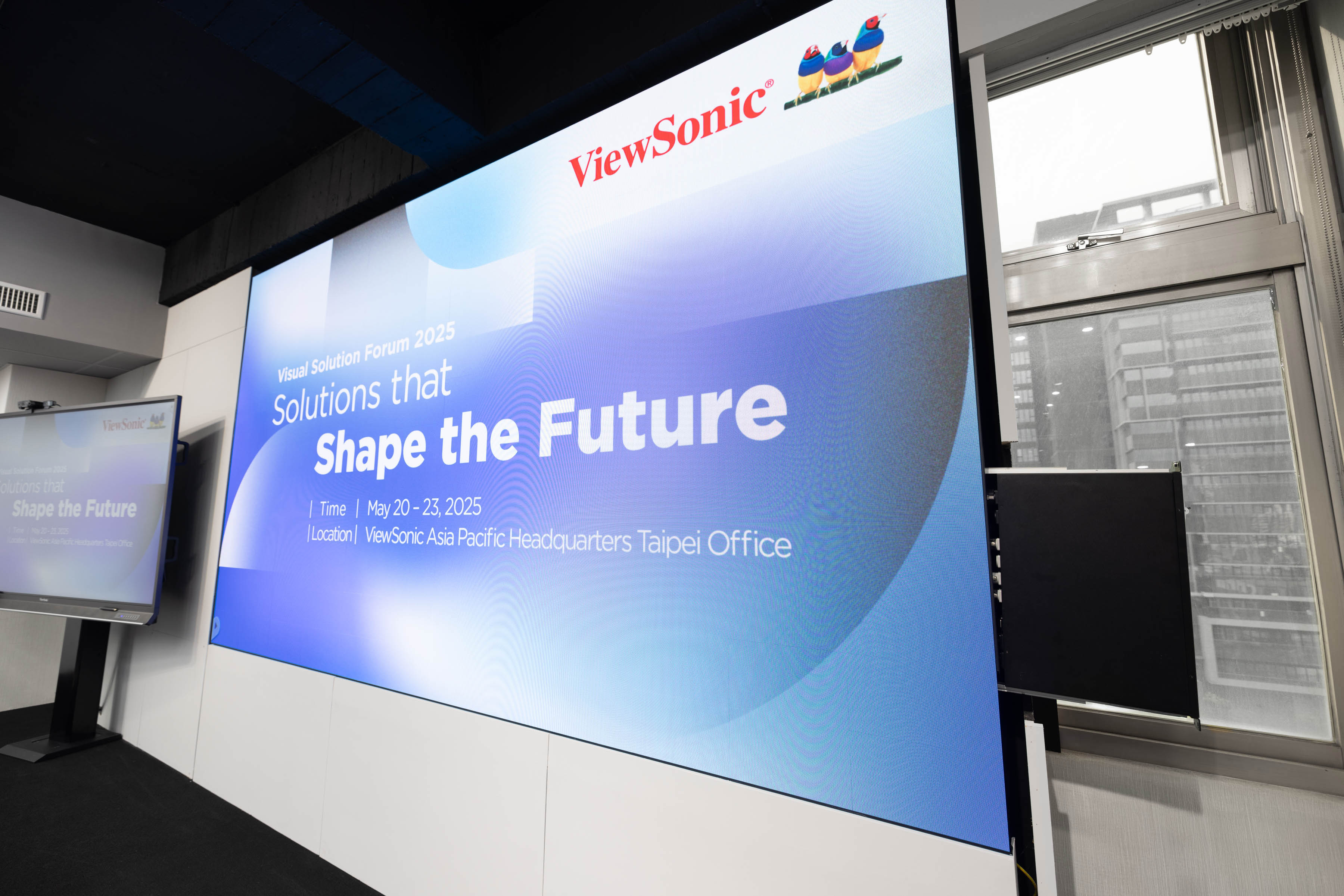 At the Visual Solution Forum, ViewSonic showcased its customizable All-in-One LED display with the new control box embedded in the podium, solving traditional wiring and installation challenges.