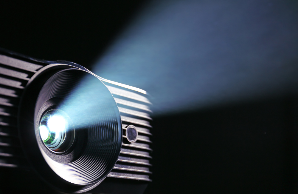 เลเซอร์โปรเจคเตอร์ กับโปรเจคเตอร์ LED ต่างกันยังไง
