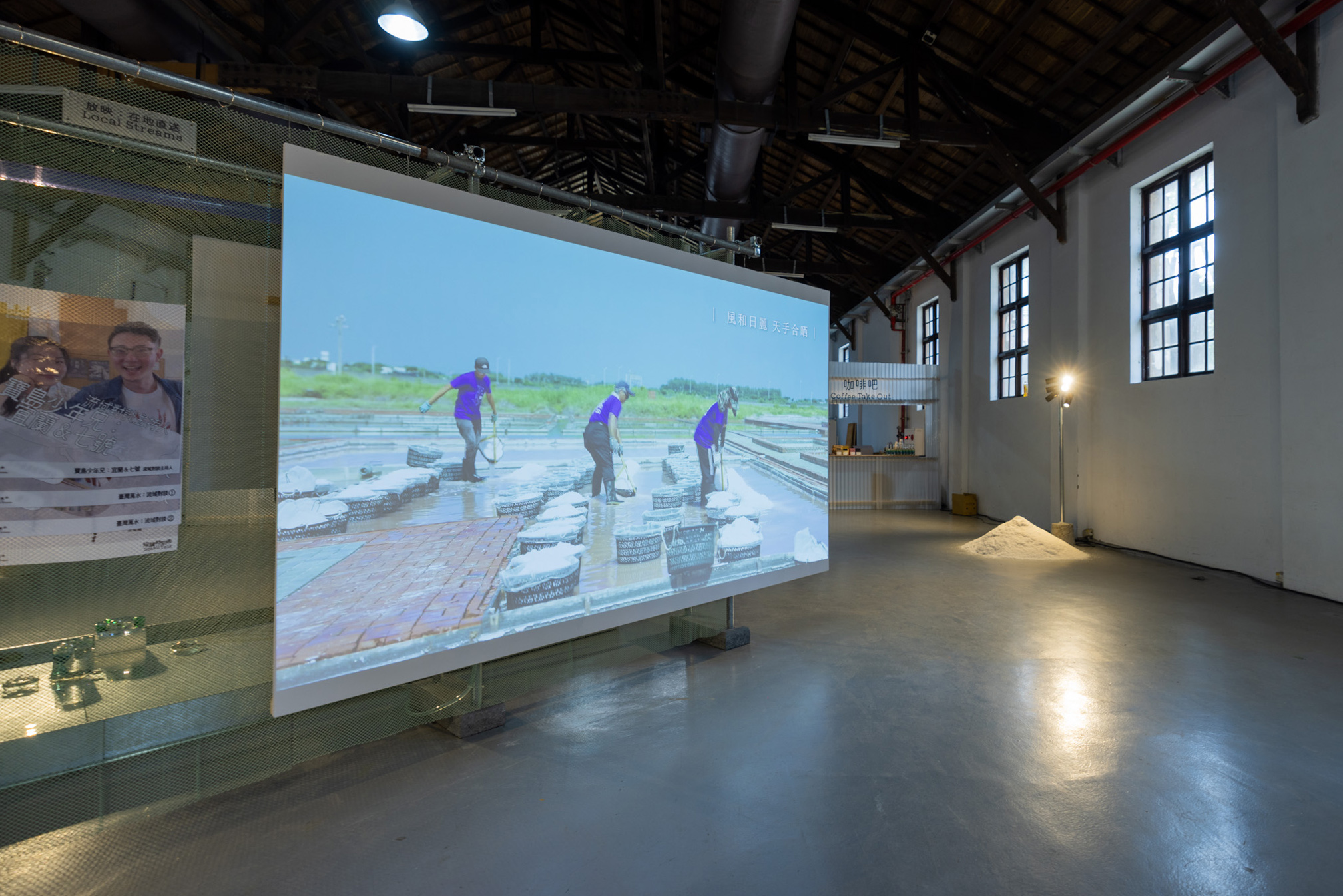「臺灣萬水」展區透過ViewSonic投影技術，呈現22縣市特產選品，即使位於光線開闊、結合自然光與燈光照明的空間中，畫面依然清晰鮮明。