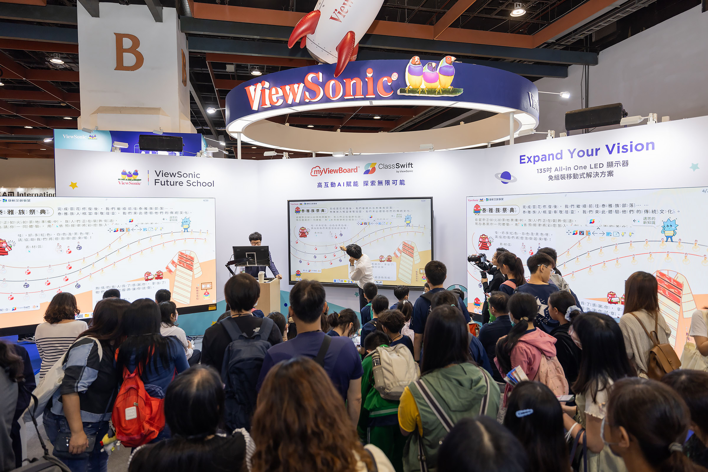 ViewSonic於《2024臺灣教育科技展》展示多項AI驅動的創新技術教學解決方案，並安排26堂精彩的名家講座與數位增能培訓課程，涵蓋AI科技賦能、跨域素養、自主學習、SEL社會情緒教育、SDGs永續發展五大教育趨勢，透過實際演示幫助教師掌握如何有效融入教育科技。